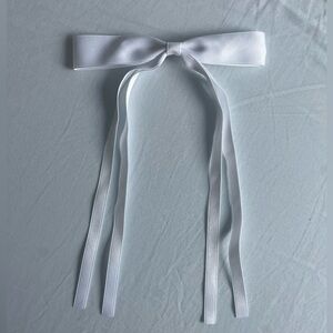 Hair bow - white